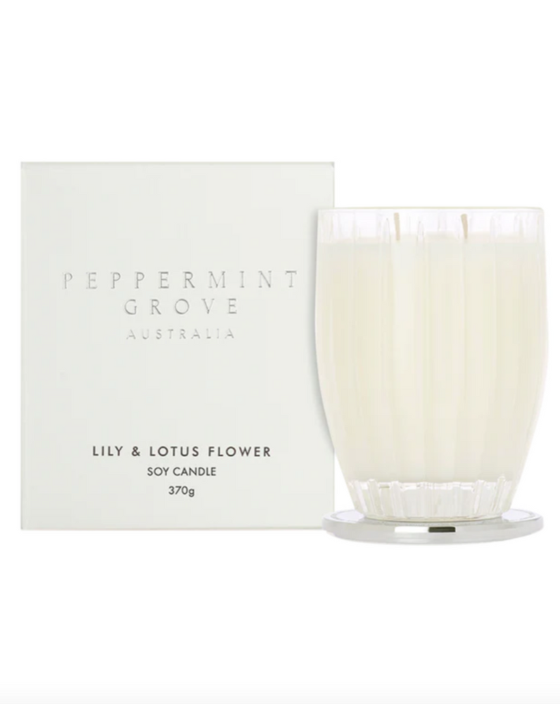 
                      
                        Lily & Lotus Flower Candle
                      
                    